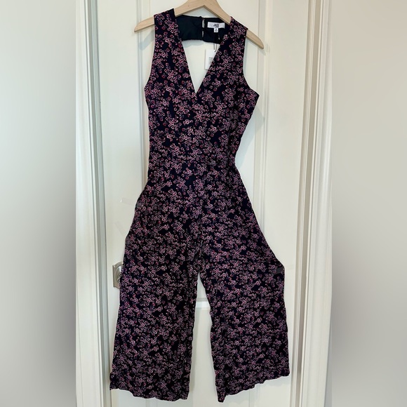 ✨NWT✨Jack by BB Dakota Swish Swish Floral Ditsy Navy Wrap Jumpsuit Women Size 6 - Picture 4 of 16